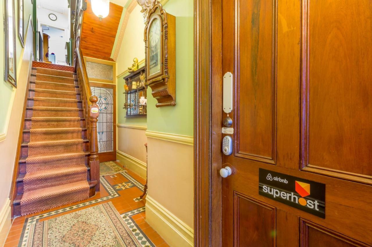 Superb Surry Hills Studio Room - Great Location Sydney Buitenkant foto